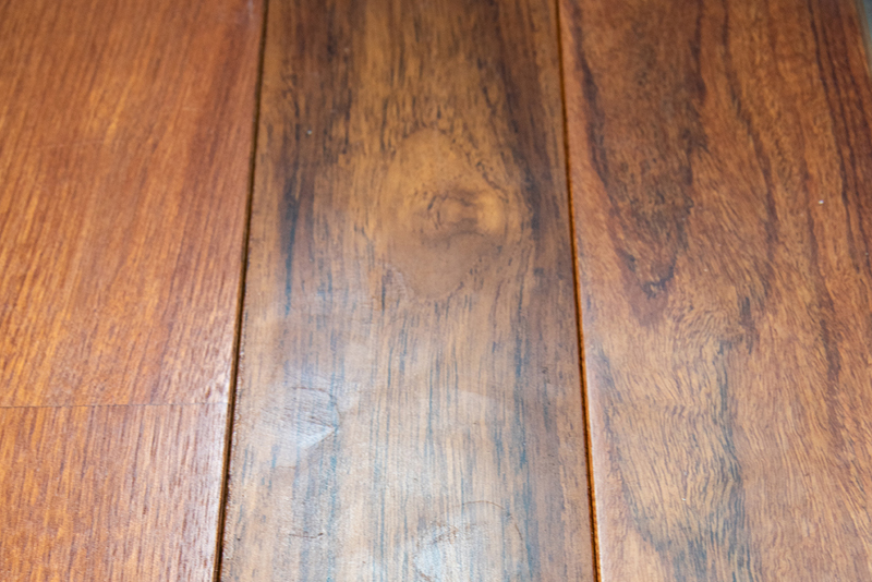 色落ちのしたフローリング